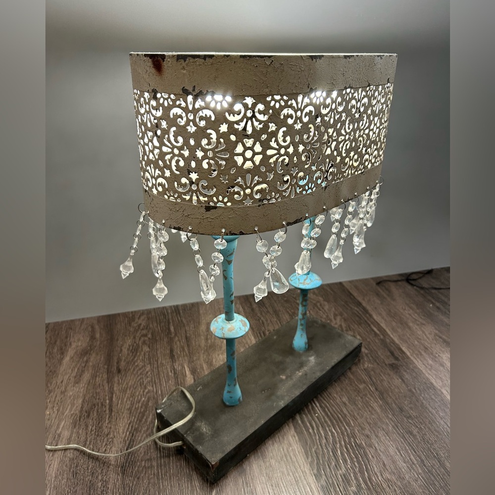 Beautiful vintage inspired double bulb lamp
